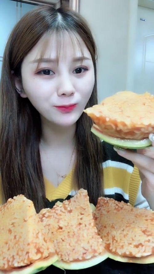 网红吃瓜小姐姐微博,网红吃瓜小姐姐微博揭秘娱乐圈幕后故事