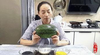 临沧网红吃瓜事件真相揭秘,揭秘背后真相与争议