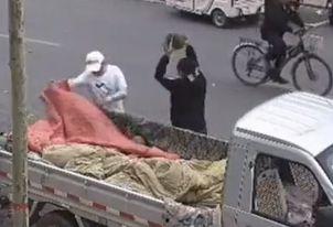 吃瓜群众成为网暴帮凶犯